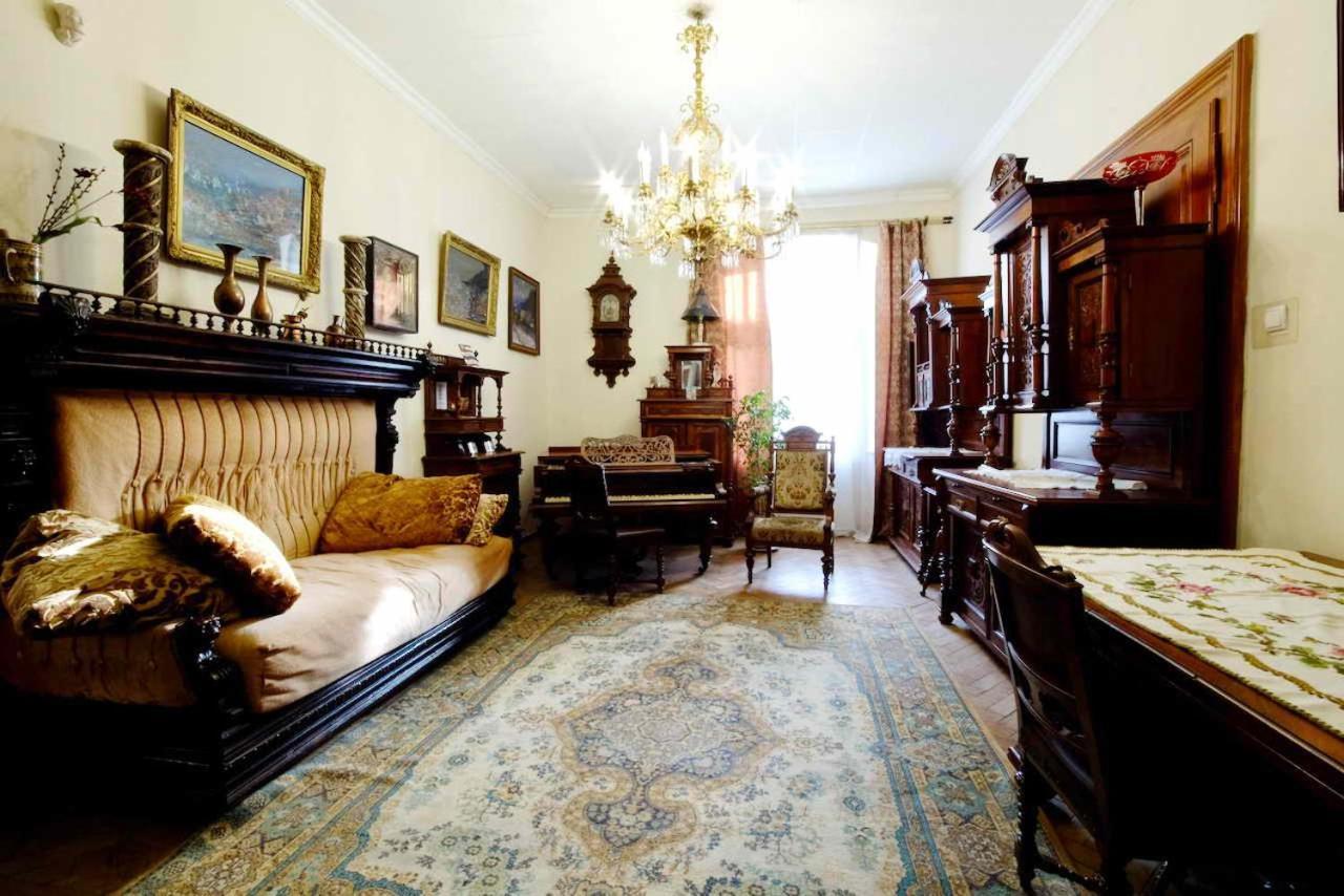 "Eva Stories" Movie Apartment On Rynok Square Lviv Eksteriør billede