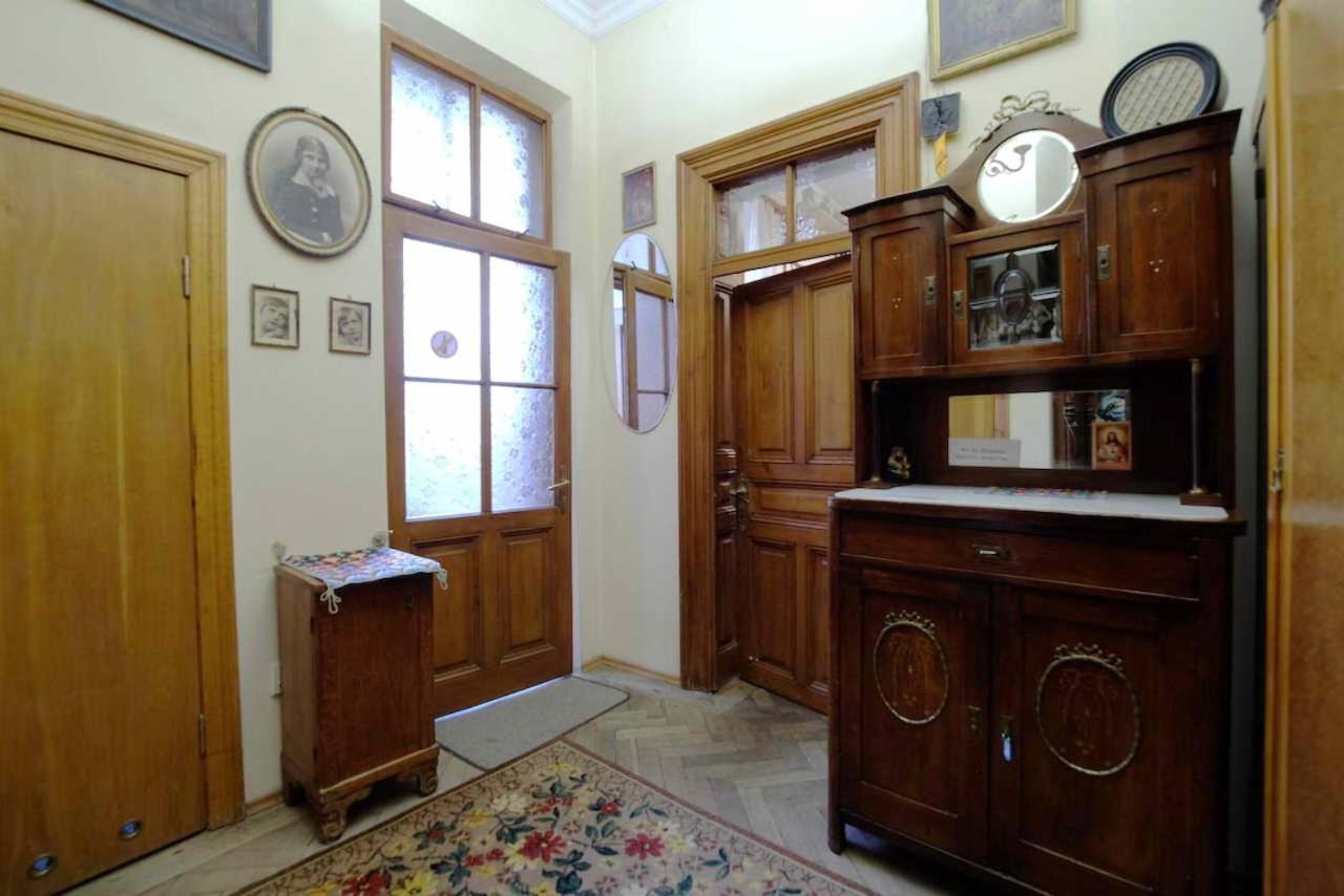 "Eva Stories" Movie Apartment On Rynok Square Lviv Eksteriør billede
