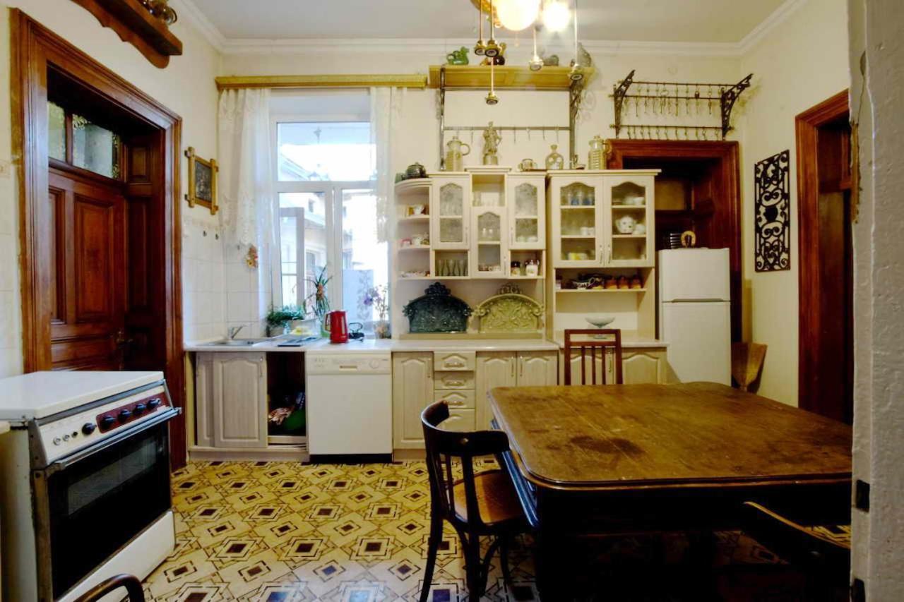 "Eva Stories" Movie Apartment On Rynok Square Lviv Eksteriør billede