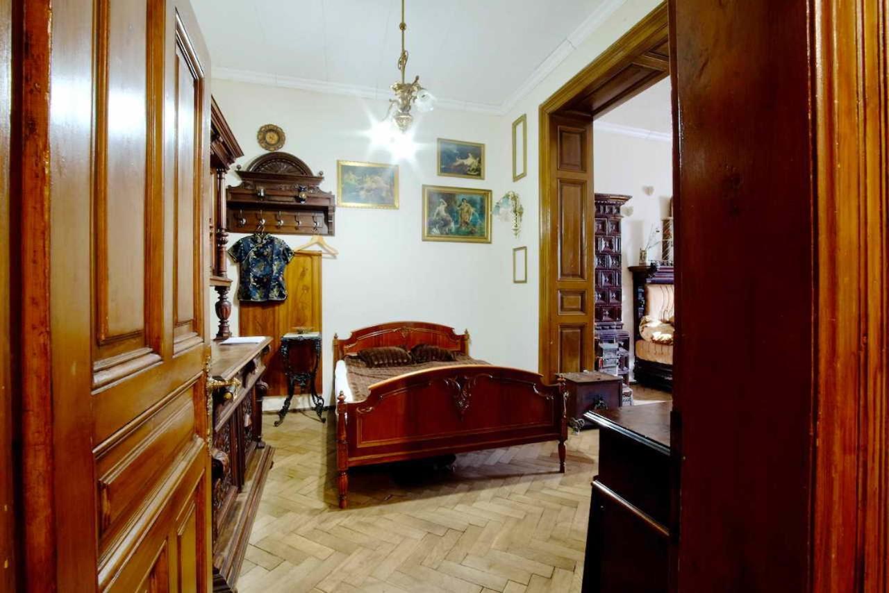 "Eva Stories" Movie Apartment On Rynok Square Lviv Eksteriør billede