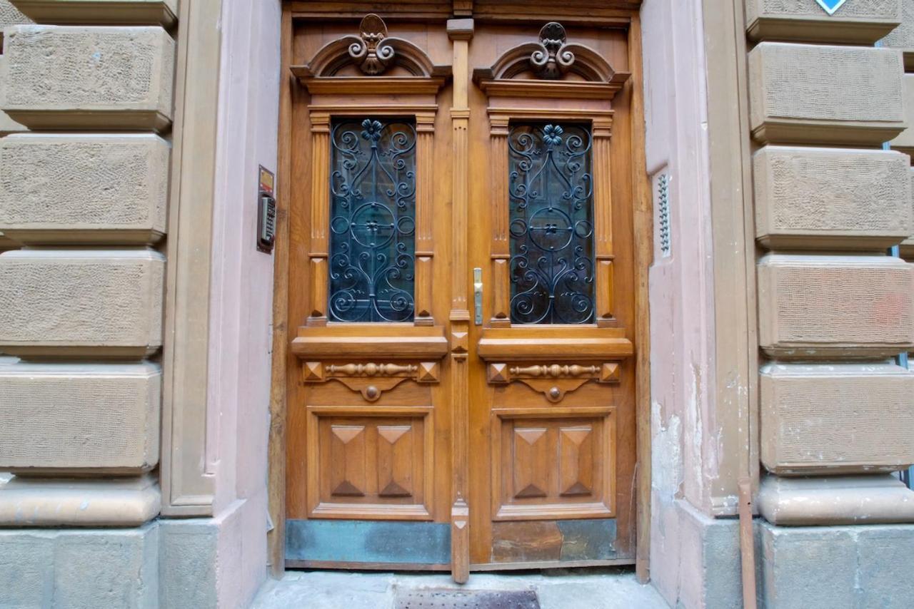 "Eva Stories" Movie Apartment On Rynok Square Lviv Eksteriør billede
