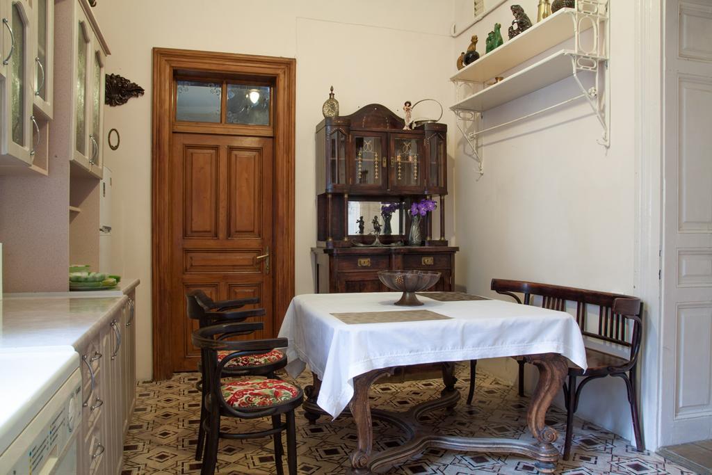 "Eva Stories" Movie Apartment On Rynok Square Lviv Eksteriør billede