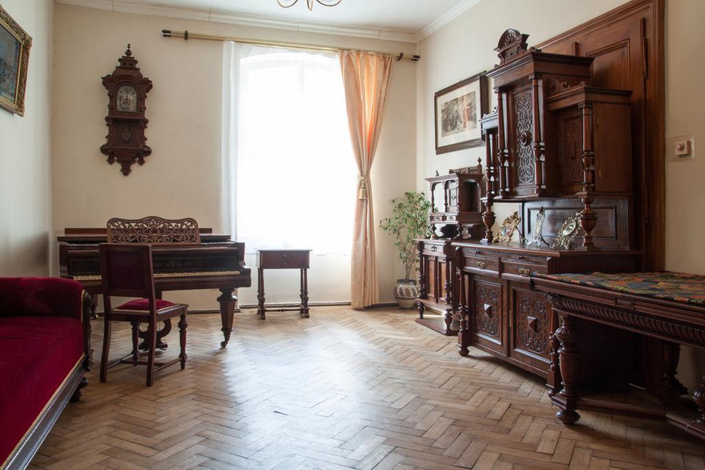 "Eva Stories" Movie Apartment On Rynok Square Lviv Eksteriør billede