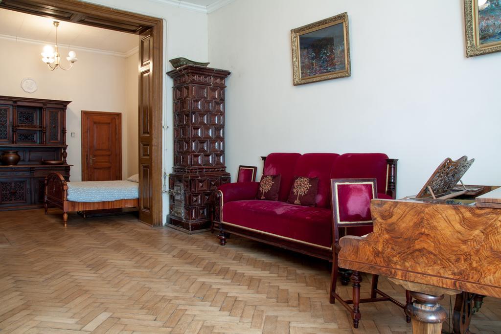 "Eva Stories" Movie Apartment On Rynok Square Lviv Eksteriør billede