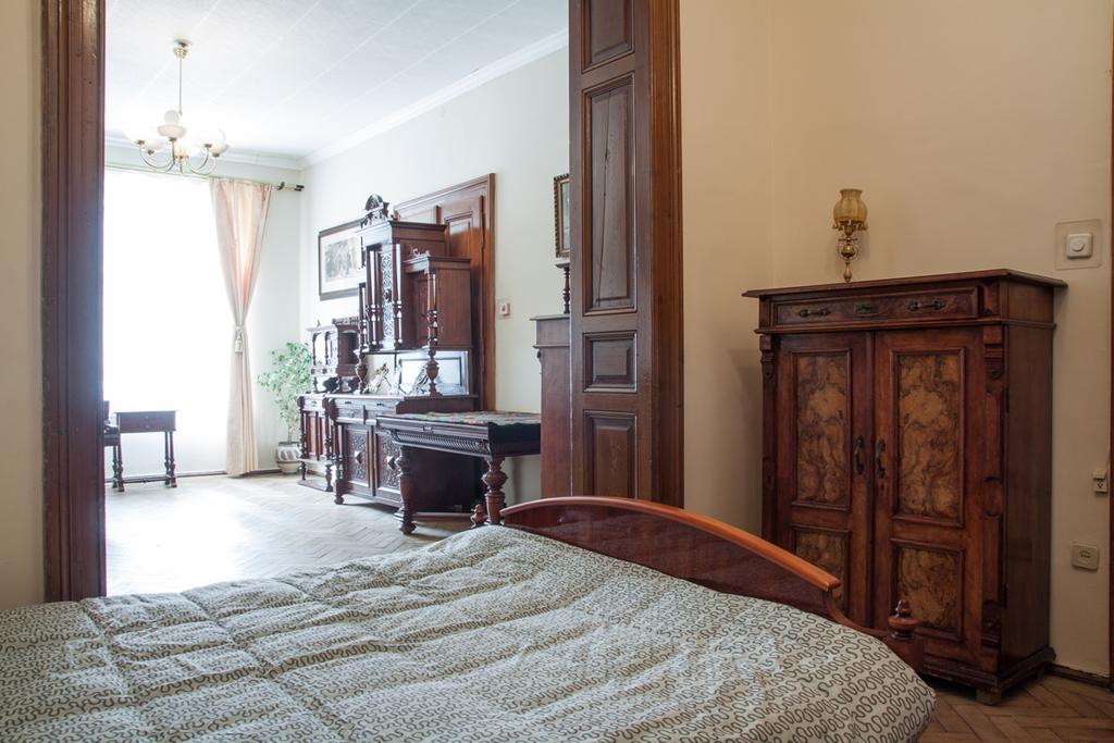 "Eva Stories" Movie Apartment On Rynok Square Lviv Eksteriør billede