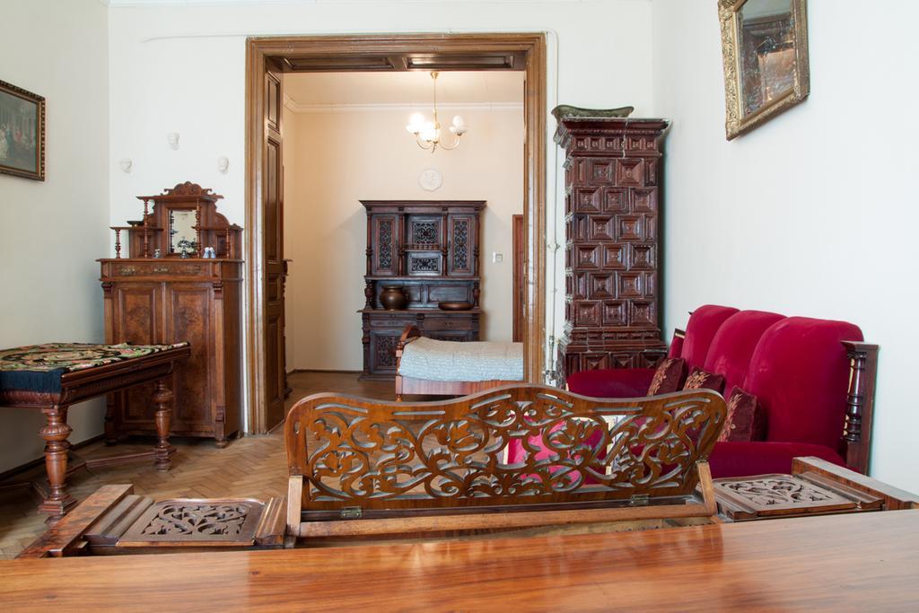 "Eva Stories" Movie Apartment On Rynok Square Lviv Eksteriør billede