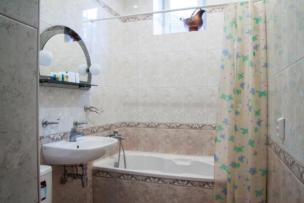 "Eva Stories" Movie Apartment On Rynok Square Lviv Eksteriør billede