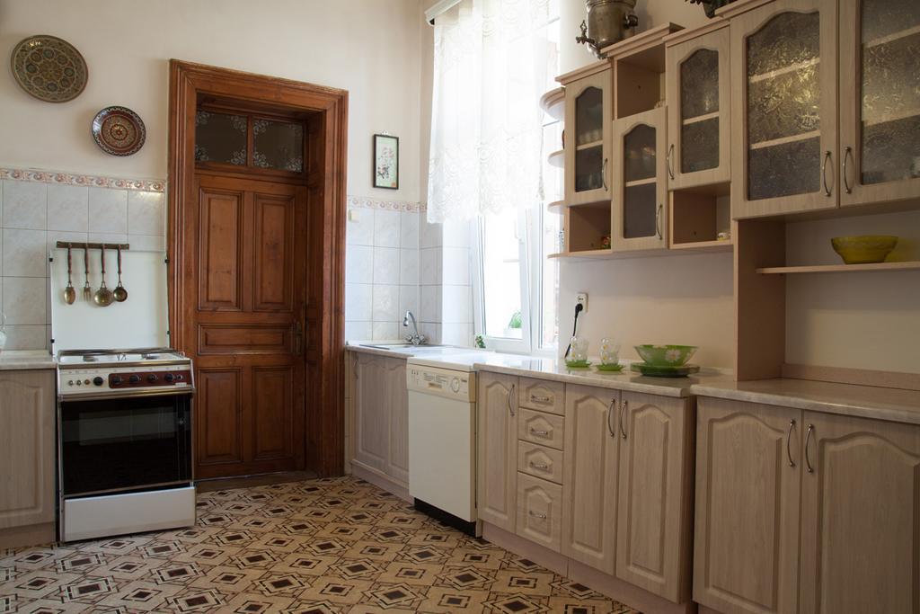 "Eva Stories" Movie Apartment On Rynok Square Lviv Eksteriør billede